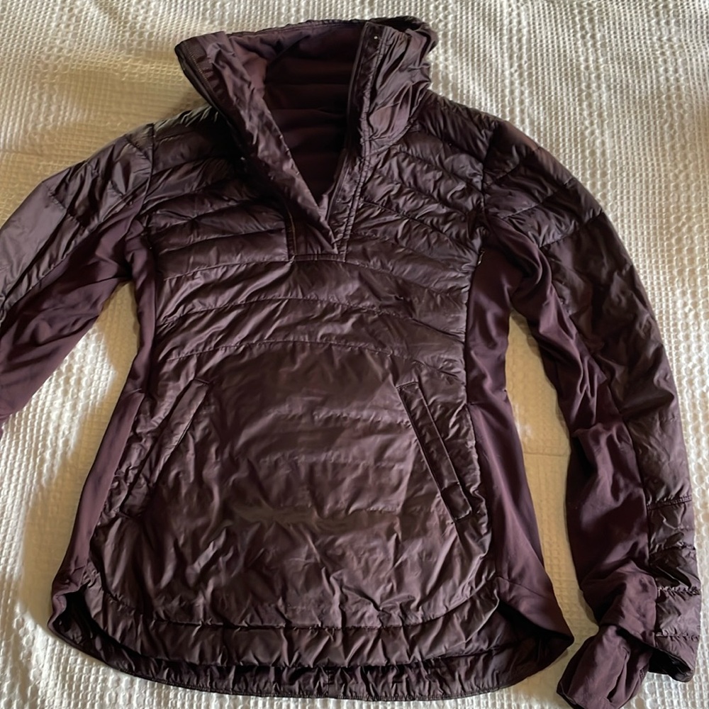 Lululemon down for a run pullover